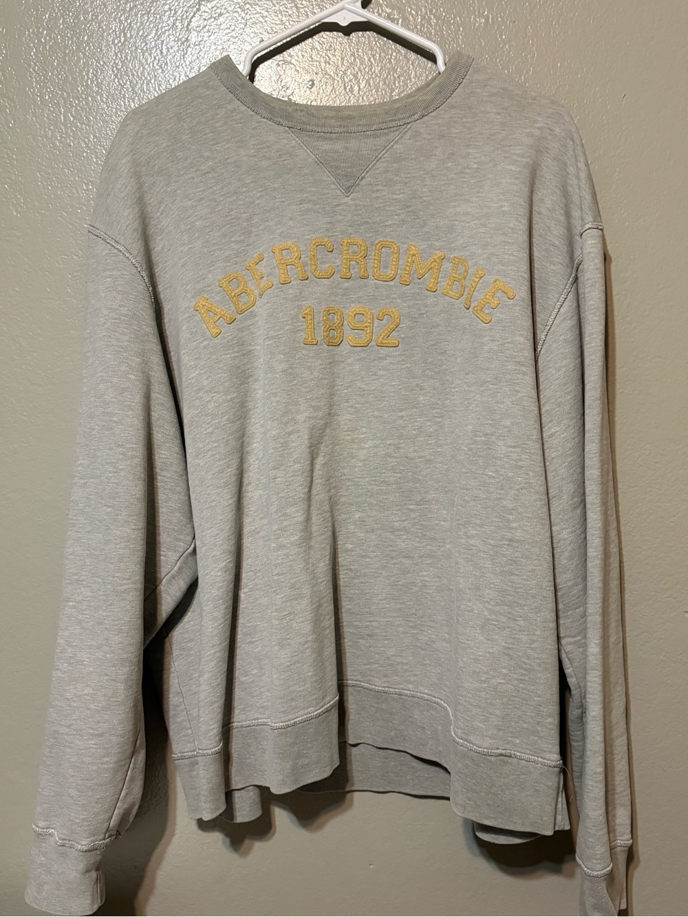 Men’s Abercrombie & Fitch Light Gray Crewneck‎ Sweatshirt Size XL